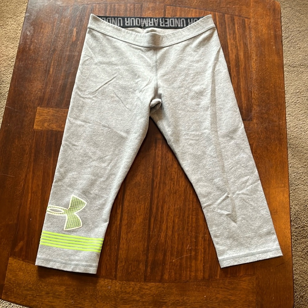 Under Armour fitted capris